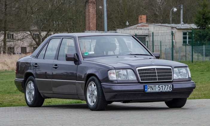 Mercedes-Benz Klasa E cena 18500 przebieg: 157000, rok produkcji 1993 z Zbąszyń małe 232